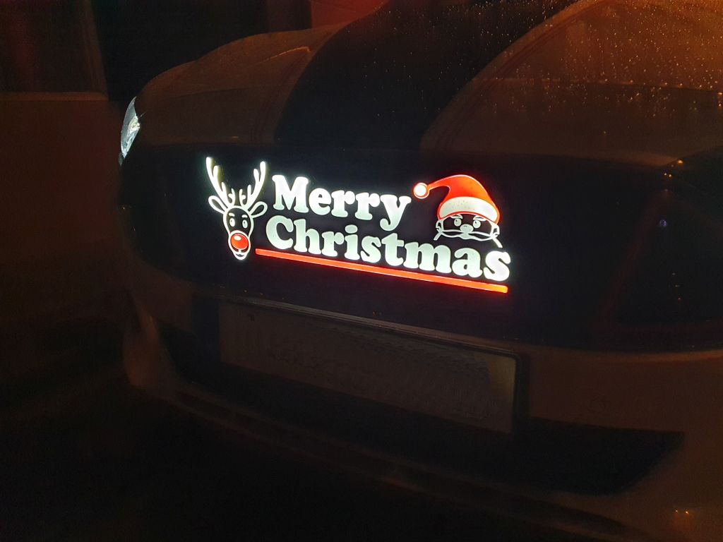 PKW_Kuehlergrill_Merry_Christmas_Logo_Emblem_beleuchtbar_3