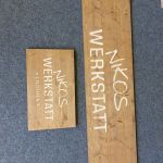 Holzschild_gefraest_Logo_Schrift_Ladengeschaeft_3